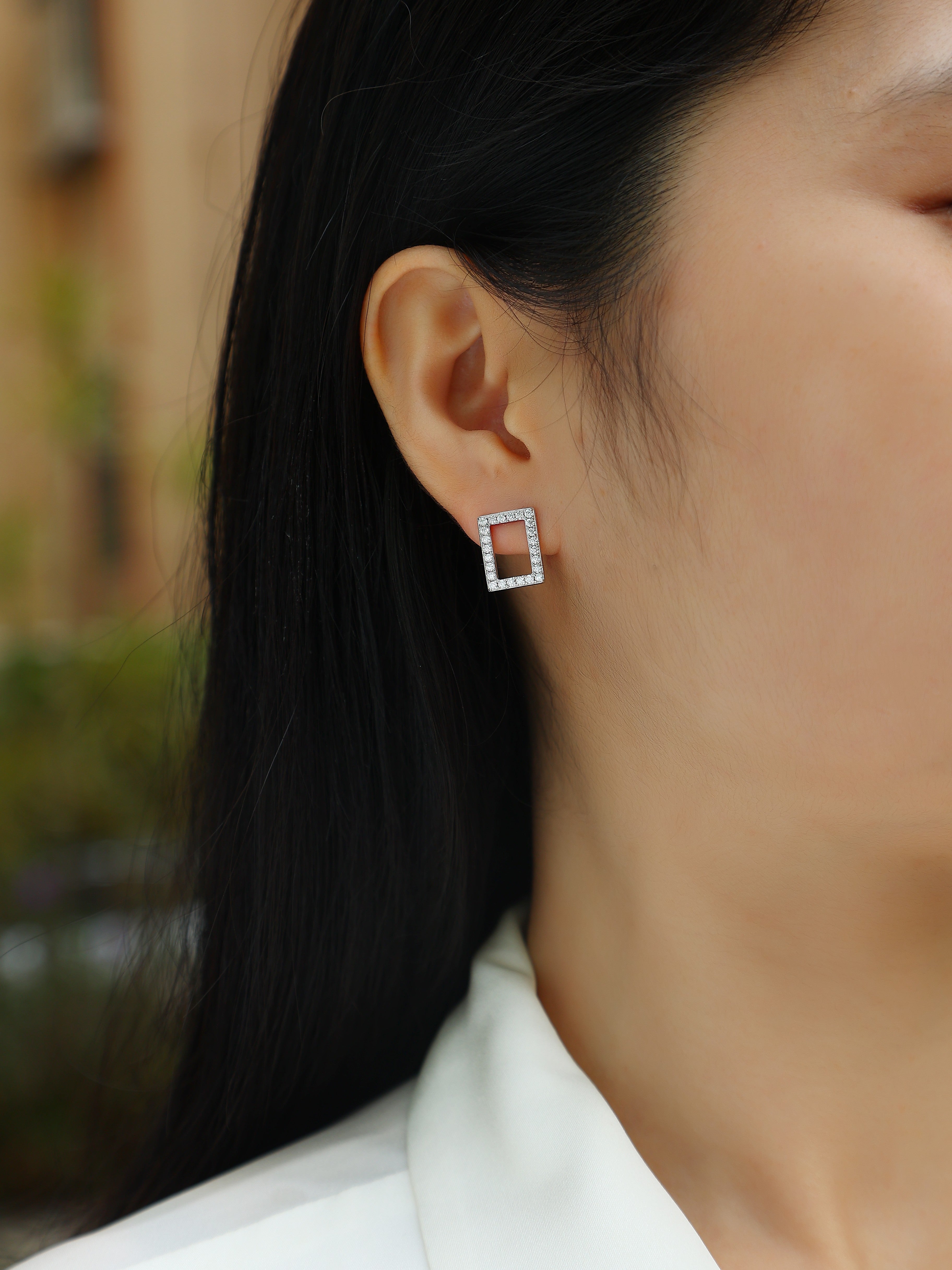 1In Full Swing - Fashionable And Affordable Jewelry With Moissanite S925 Sterling Silver And Platinum-plated Stud Earrings Prohibit TikTok sales